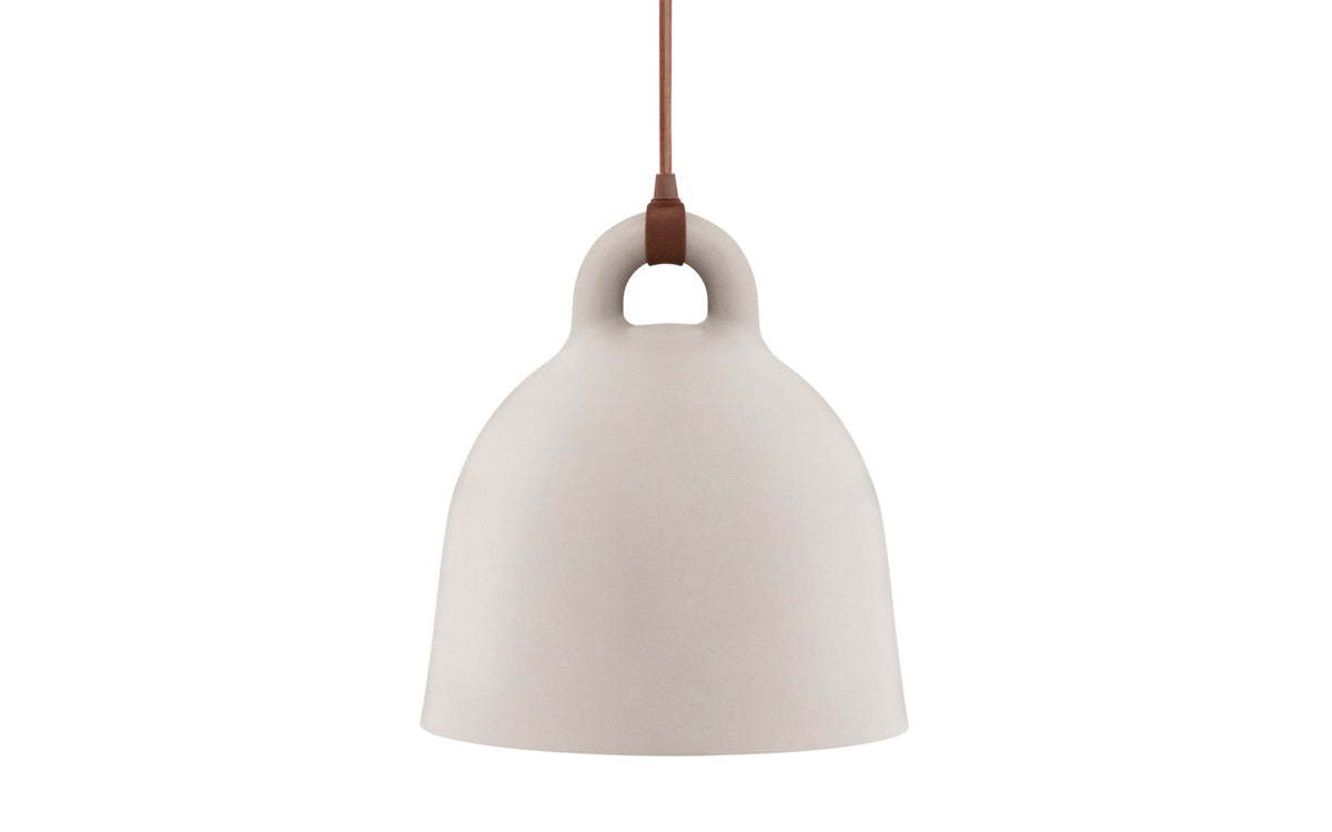 Bell Lampe gross EU in Sand präsentiert im Onlineshop von KAQTU Design AG. Pendelleuchte ist von Normann Copenhagen