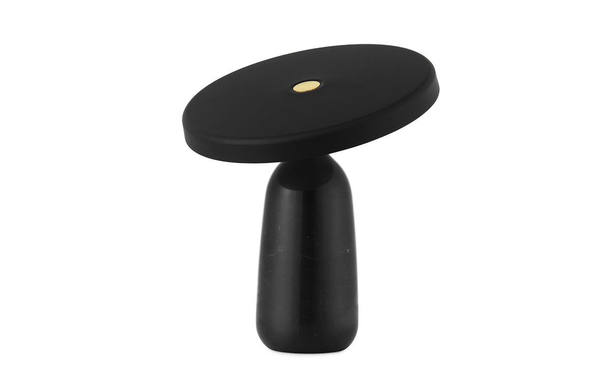 Eddy Tischlampe EU in Schwarz präsentiert im Onlineshop von KAQTU Design AG. Tischleuchte ist von Normann Copenhagen
