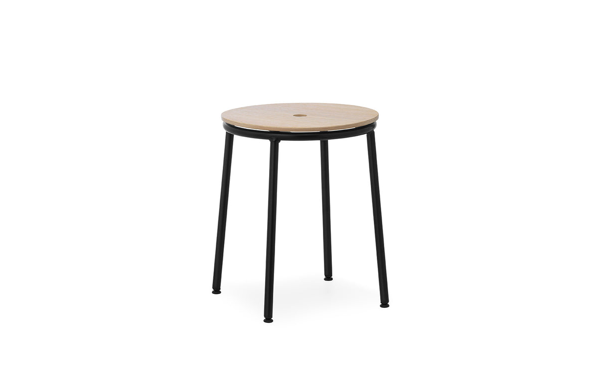 Circa Hocker in Eiche präsentiert im Onlineshop von KAQTU Design AG. Hocker ist von Normann Copenhagen