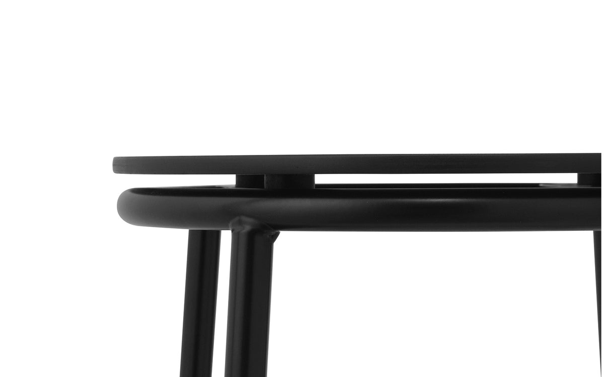 Circa Hocker in Schwarze Eiche präsentiert im Onlineshop von KAQTU Design AG. Hocker ist von Normann Copenhagen