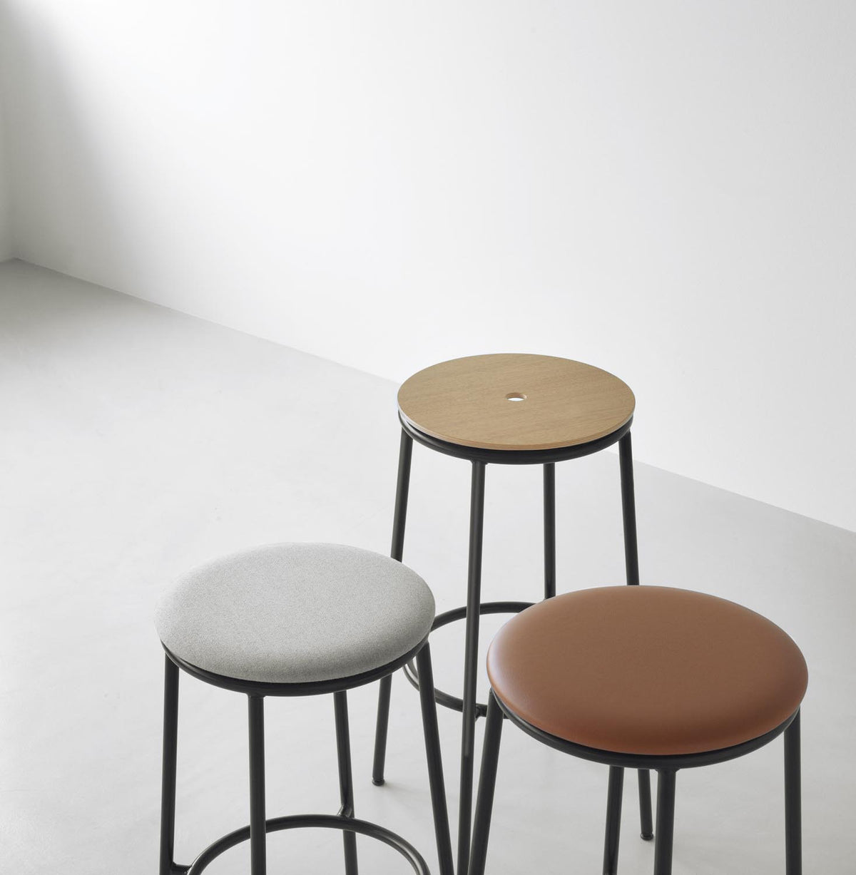 Circa Barhocker in MLF20 präsentiert im Onlineshop von KAQTU Design AG. Barhocker ist von Normann Copenhagen