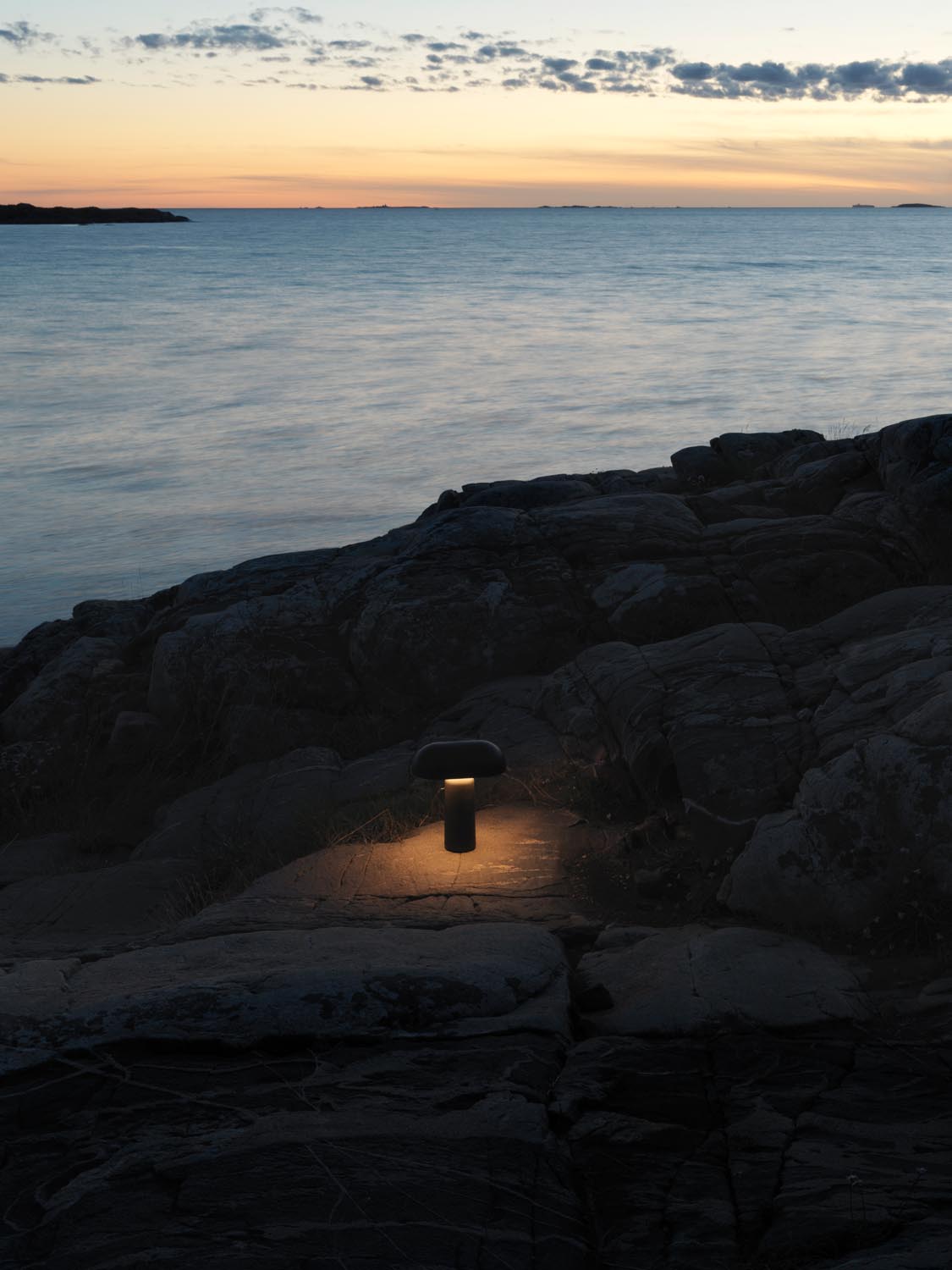 Porta Tischlampe Schwarz in präsentiert im Onlineshop von KAQTU Design AG. Tischleuchte ist von Normann Copenhagen