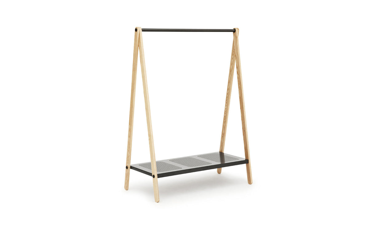 Toj Kleiderständer gross in Grau präsentiert im Onlineshop von KAQTU Design AG. Kleiderständer ist von Normann Copenhagen