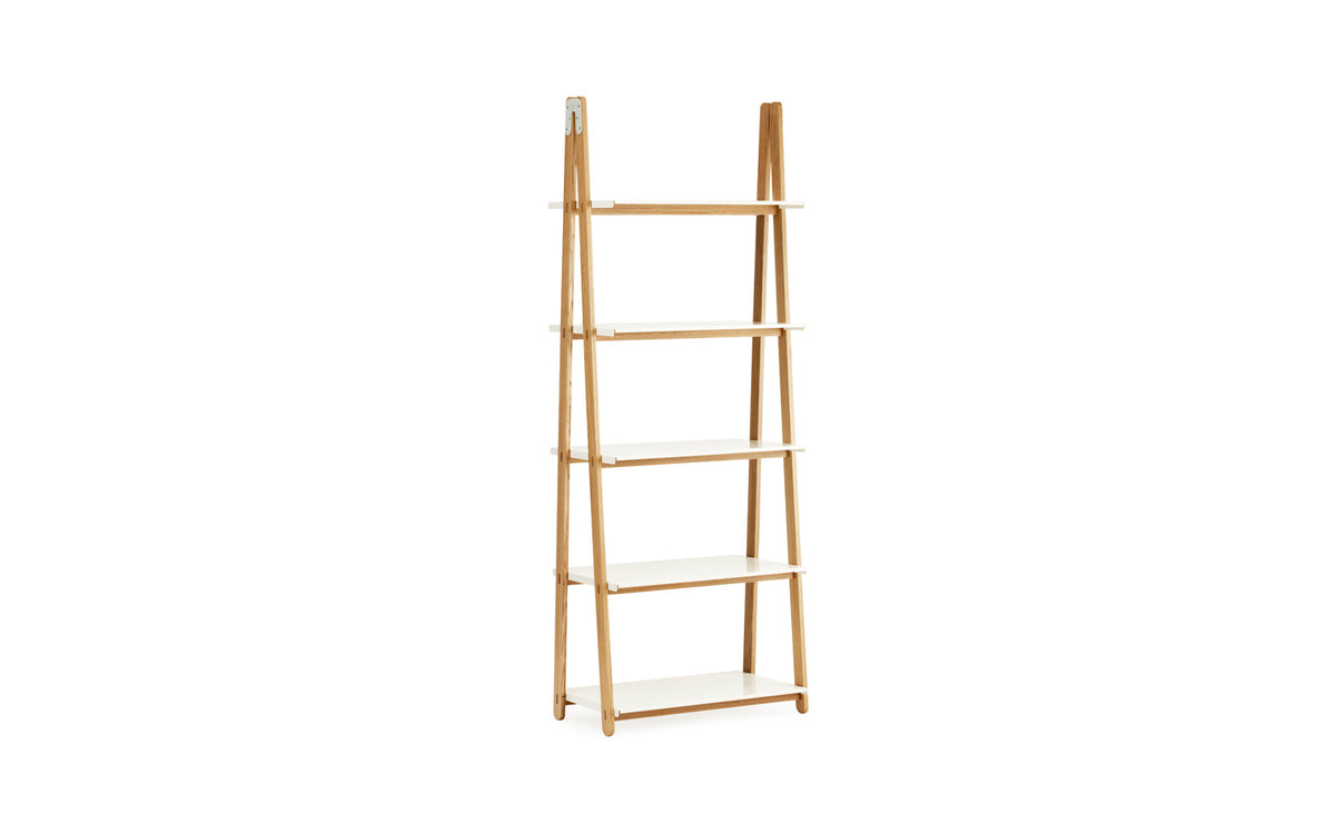 One Step Up Bücherregal in White präsentiert im Onlineshop von KAQTU Design AG. Bücherregal ist von Normann Copenhagen