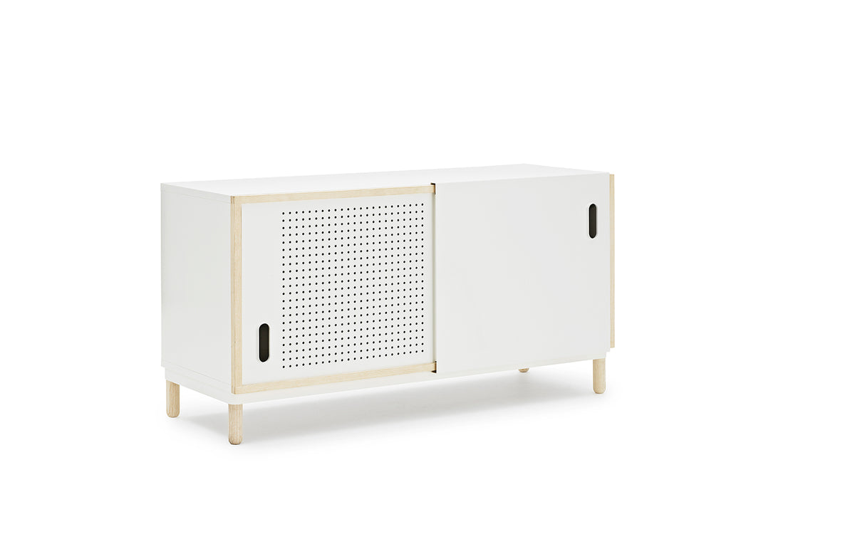 Kabino Sideboard weiss in Weiss präsentiert im Onlineshop von KAQTU Design AG. Sideboard ist von Normann Copenhagen