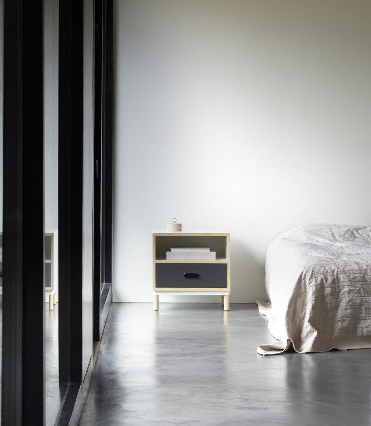 Kabino Kommode mit Schubladen Weiss in Weiss präsentiert im Onlineshop von KAQTU Design AG. Kommode ist von Normann Copenhagen