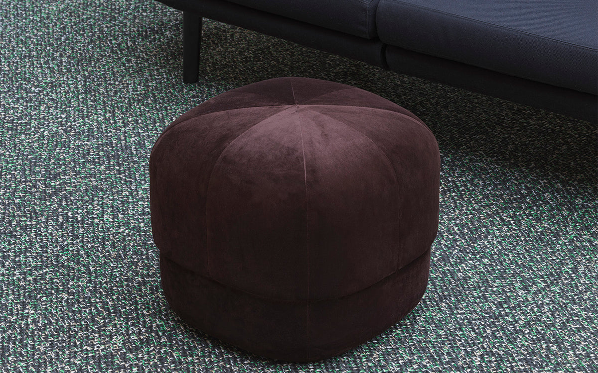 Circus Pouf Klein coffee/Velour in präsentiert im Onlineshop von KAQTU Design AG. Pouf ist von Normann Copenhagen