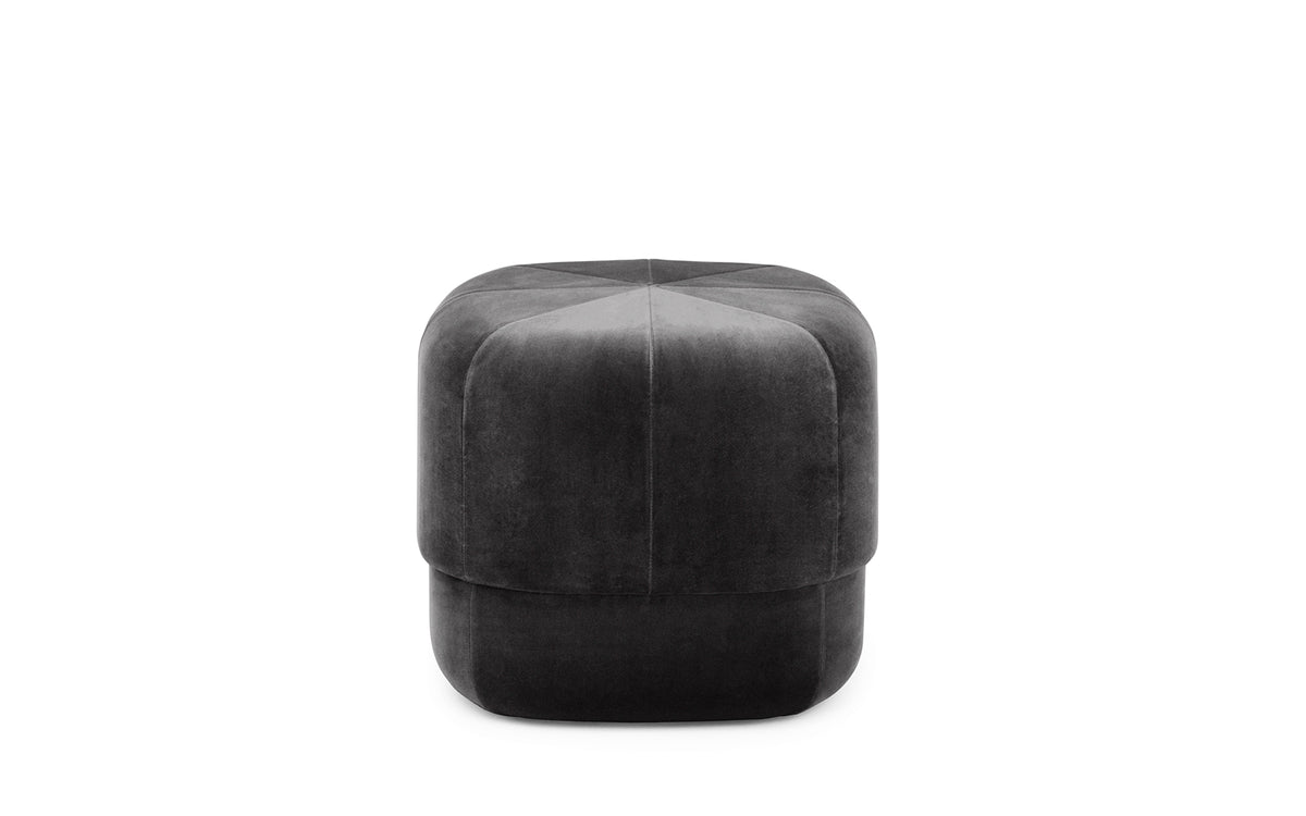 Circus Pouf Klein grau/Velour in präsentiert im Onlineshop von KAQTU Design AG. Pouf ist von Normann Copenhagen