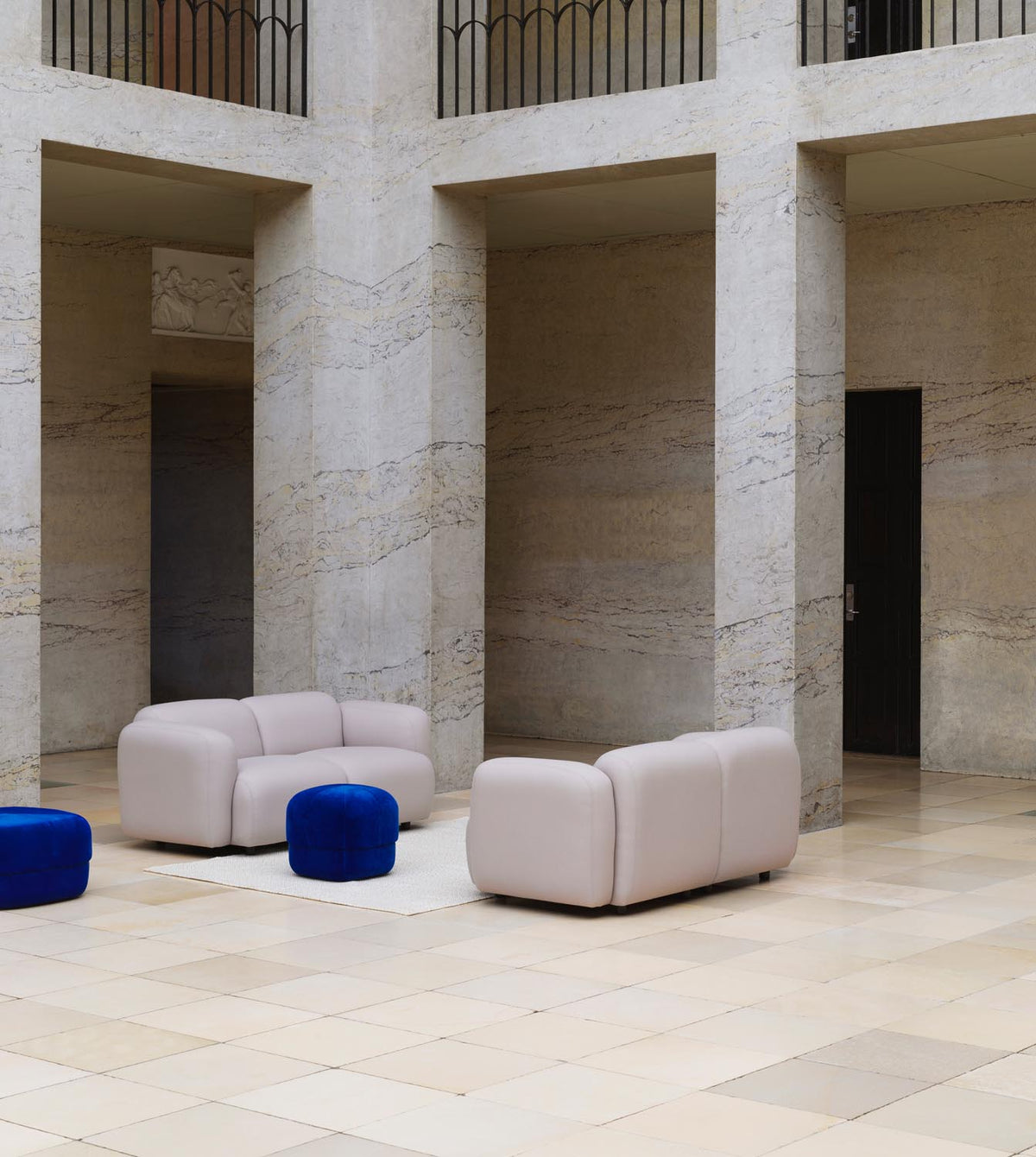 Circus Pouf Klein grau/Velour in präsentiert im Onlineshop von KAQTU Design AG. Pouf ist von Normann Copenhagen