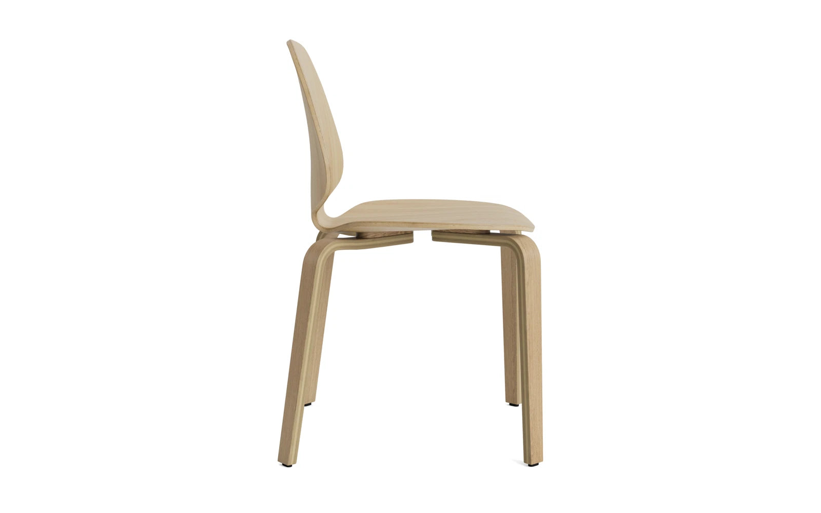Erleben Sie den My Chair Eiche von Normann Copenhagen – ein stilvoller Stuhl, der zeitlose Eleganz und hohe Funktionalität perfekt kombiniert.