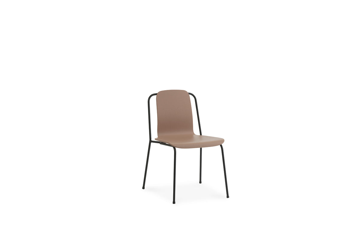 Studio Stuhl in Braun präsentiert im Onlineshop von KAQTU Design AG. Stuhl ist von Normann Copenhagen