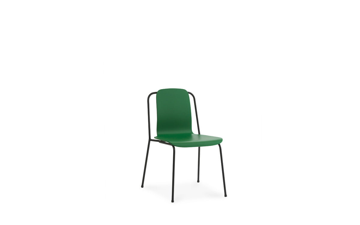 Studio Stuhl in Grün präsentiert im Onlineshop von KAQTU Design AG. Stuhl ist von Normann Copenhagen