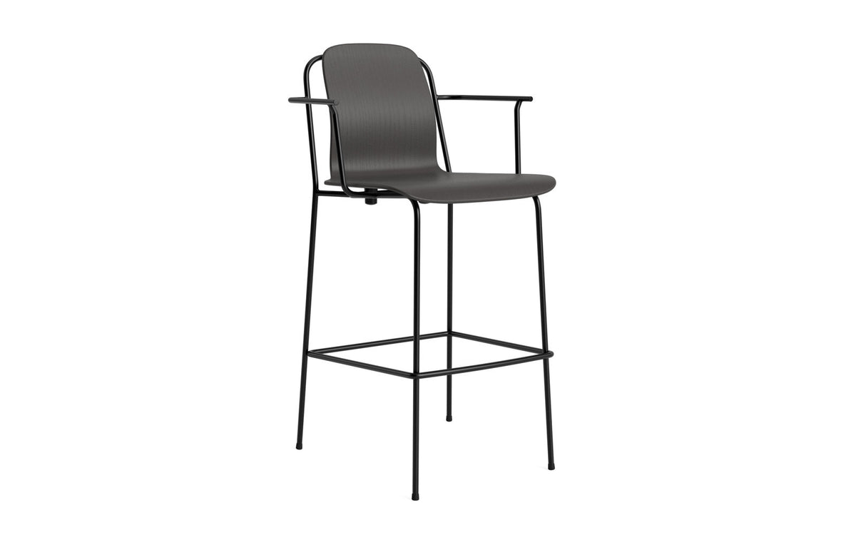 Studio Barstuhl mit Armlehne 75 cm schwarzes Stahl/ schwarz in Schwarz präsentiert im Onlineshop von KAQTU Design AG. Barhocker ist von Normann Copenhagen