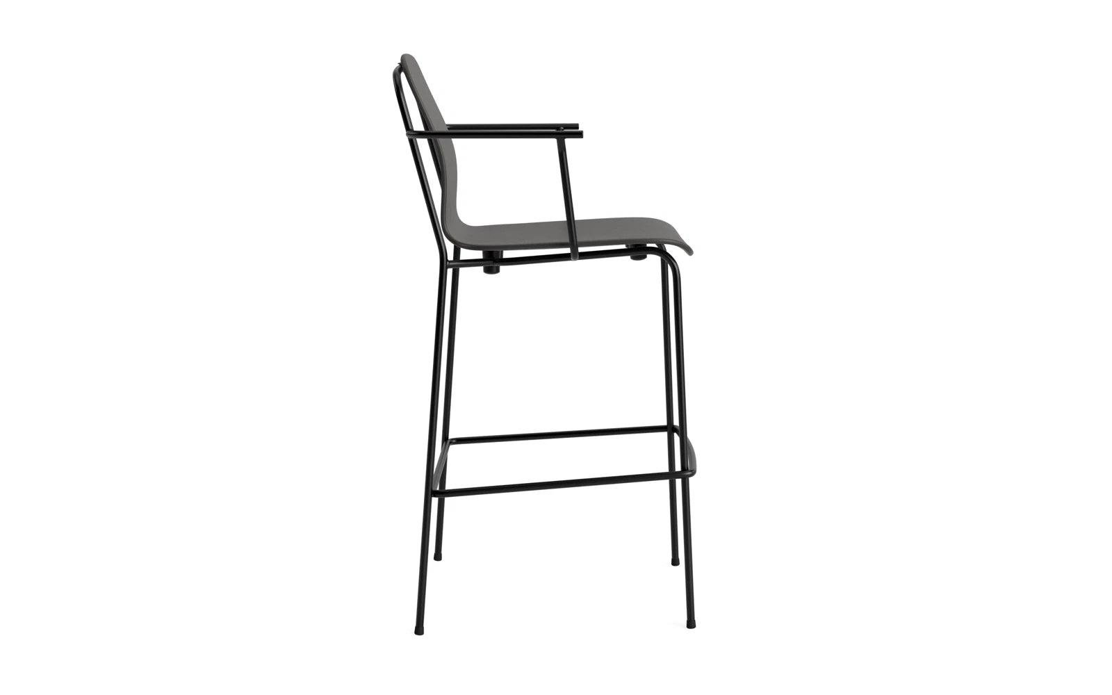 Moderner Barstuhl mit Armlehne von Normann Copenhagen, ideal für stilvolle Küchen und Bars. Skandinavisches Design trifft auf höchsten Sitzkomfort.