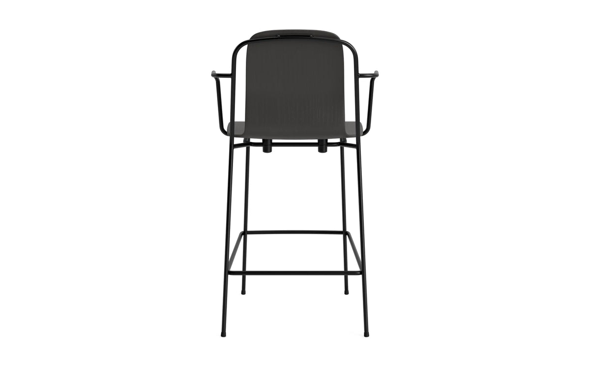 Studio Barstuhl mit Armlehne 65 cm schwarzes Stahl/ schwarz in Schwarz präsentiert im Onlineshop von KAQTU Design AG. Barstuhl ist von Normann Copenhagen