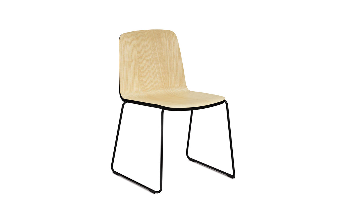 Just Stuhl in Esche/schwarz/schwarz präsentiert im Onlineshop von KAQTU Design AG. Stuhl ist von Normann Copenhagen