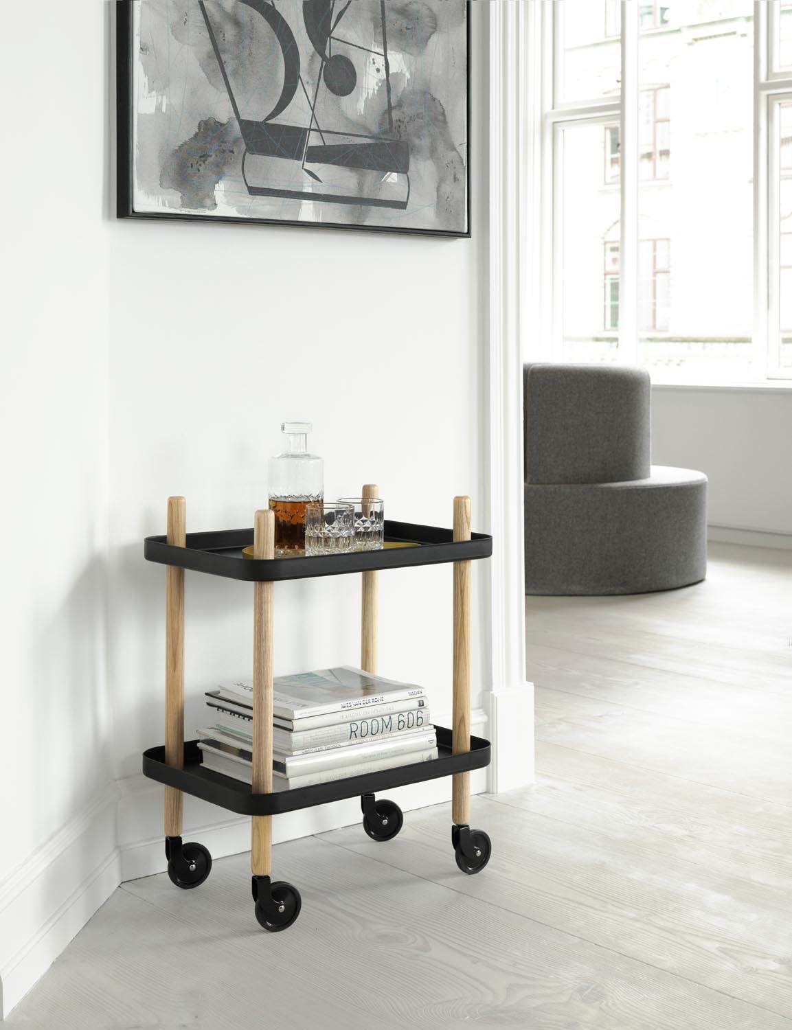 Block Tisch in präsentiert im Onlineshop von KAQTU Design AG. Servierwagen ist von Normann Copenhagen