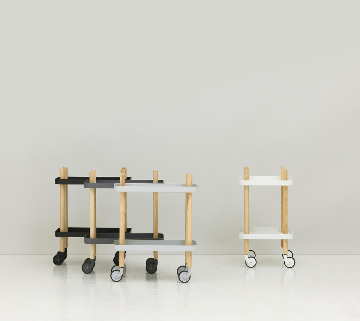 Block Tisch in präsentiert im Onlineshop von KAQTU Design AG. Servierwagen ist von Normann Copenhagen
