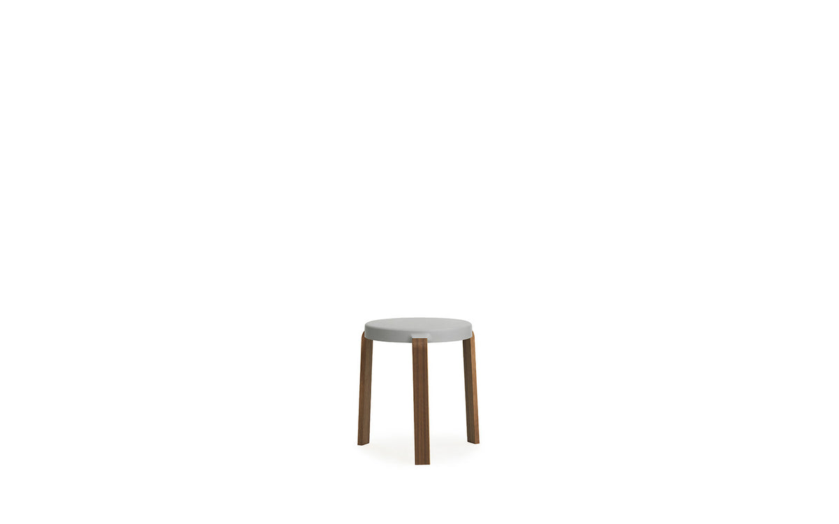 Tap Stuhl Walnuss/ grau in Walnuss/ grau präsentiert im Onlineshop von KAQTU Design AG. Hocker ist von Normann Copenhagen