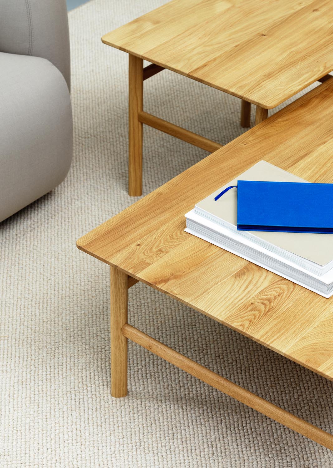 Grow Couchtisch in Eiche präsentiert im Onlineshop von KAQTU Design AG. Couchtisch ist von Normann Copenhagen