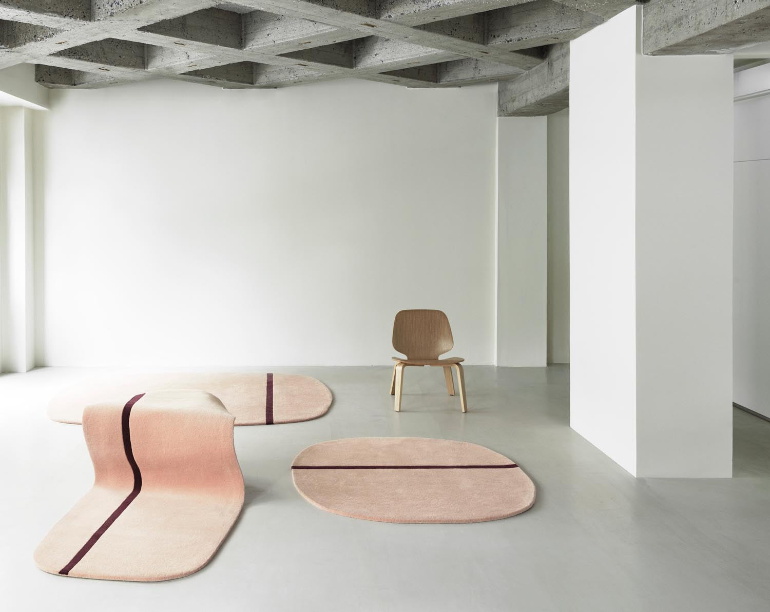 Oona Teppich von Normann Copenhagen: Stilvolles Design vereint mit skandinavischer Ästhetik für ein modernes Wohnambiente.