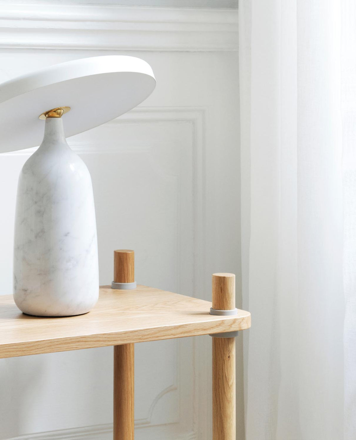 Jam Regal 6 Pfosten Eicke/grau in Eiche/grau präsentiert im Onlineshop von KAQTU Design AG. Bücherregal ist von Normann Copenhagen