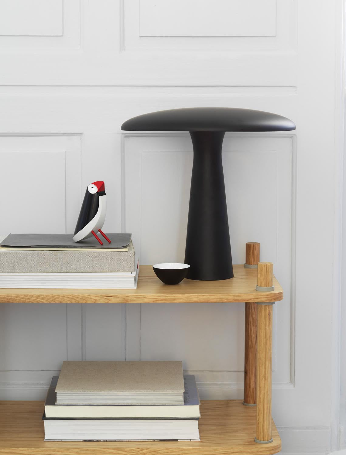 Jam Regal 8 Pfosten Eiche/grau in Eiche/grau präsentiert im Onlineshop von KAQTU Design AG. Bücherregal ist von Normann Copenhagen