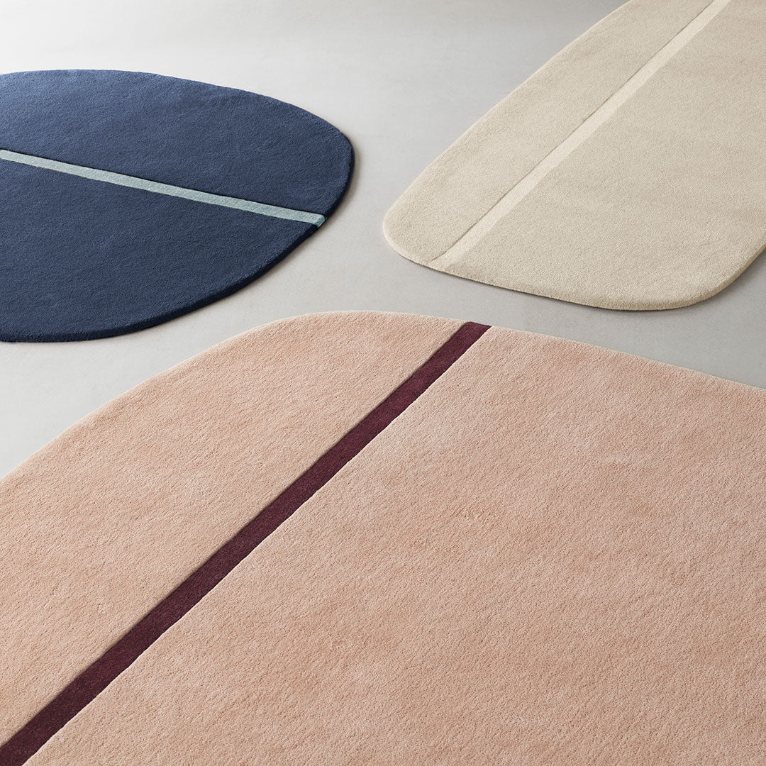 Oona Teppich in Blau präsentiert im Onlineshop von KAQTU Design AG. Teppich ist von Normann Copenhagen