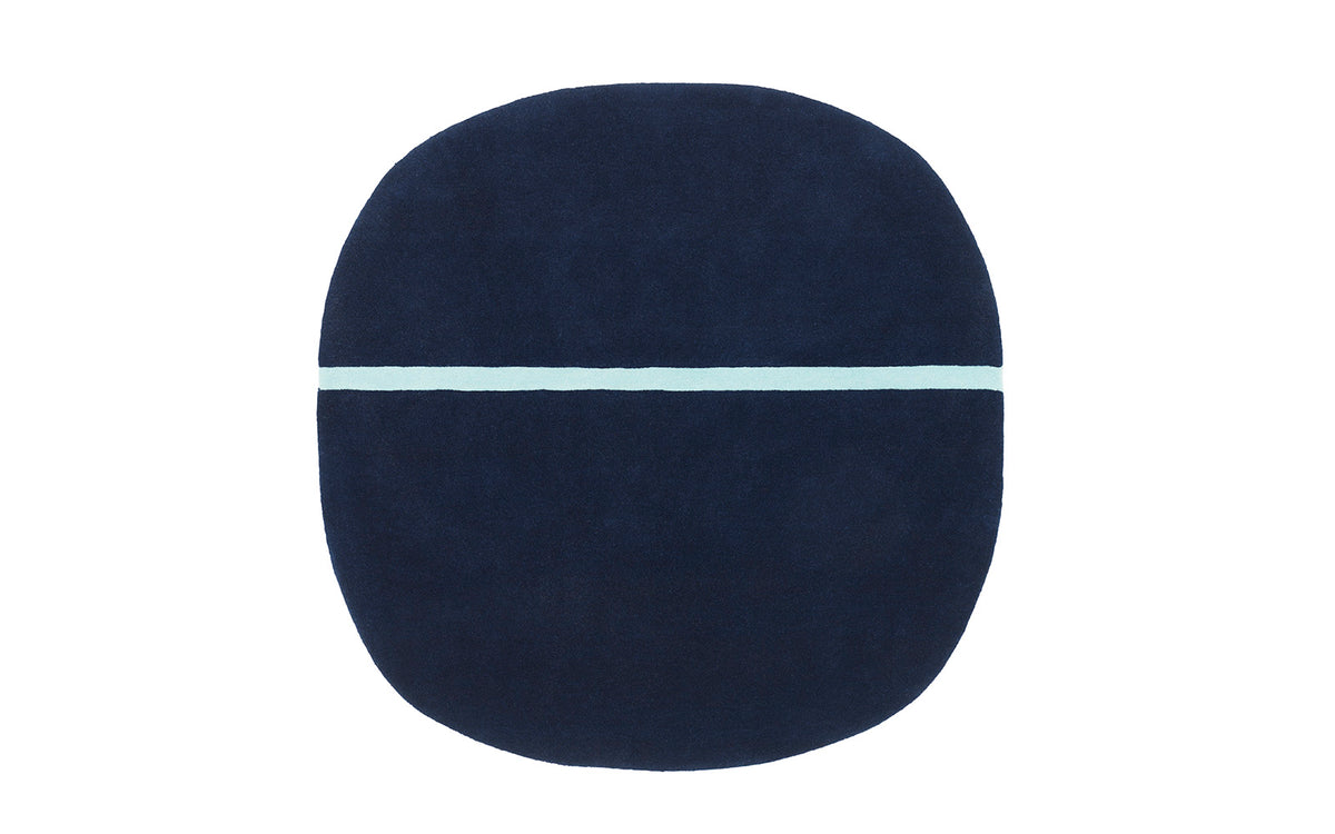Oona Teppich in Blau präsentiert im Onlineshop von KAQTU Design AG. Teppich ist von Normann Copenhagen