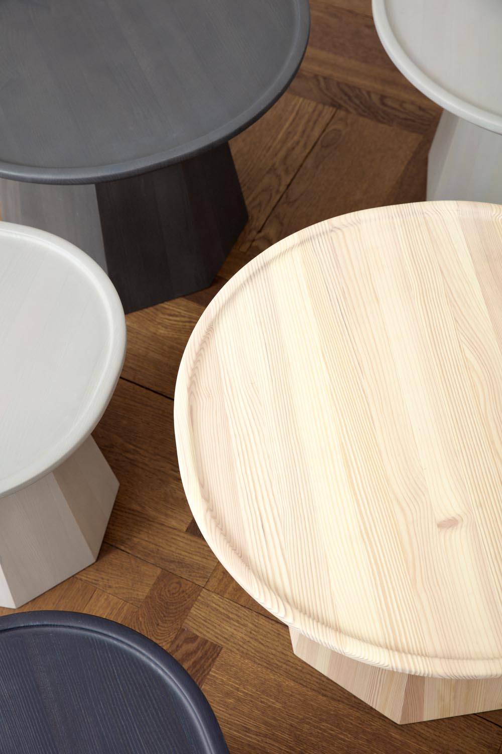 Pine Tisch Large in Kiefer präsentiert im Onlineshop von KAQTU Design AG. Couchtisch ist von Normann Copenhagen