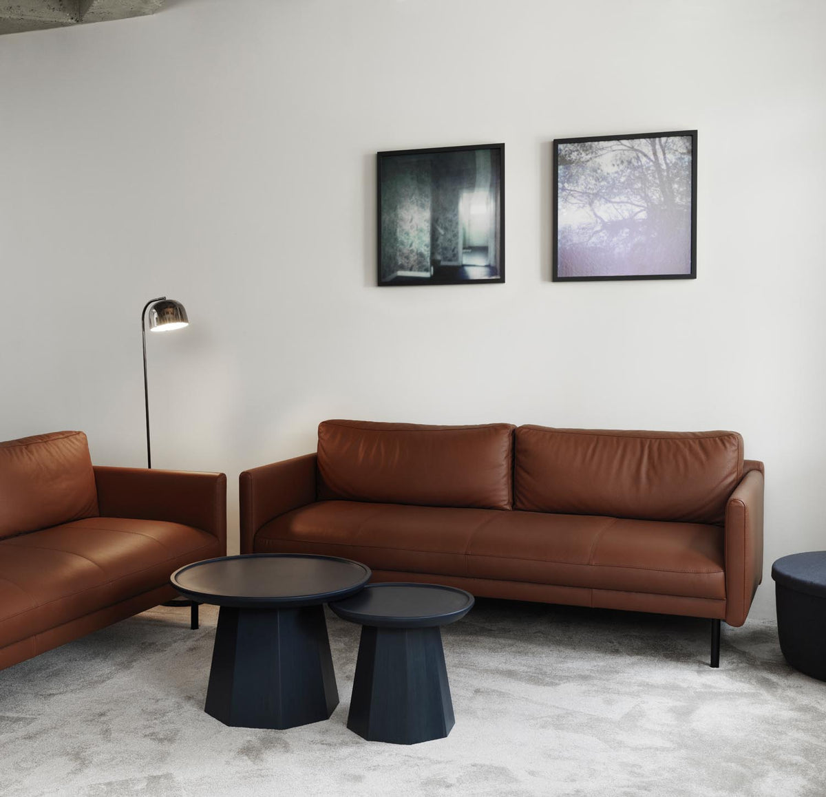 Pine Tisch Large in Dunkelblau präsentiert im Onlineshop von KAQTU Design AG. Couchtisch ist von Normann Copenhagen