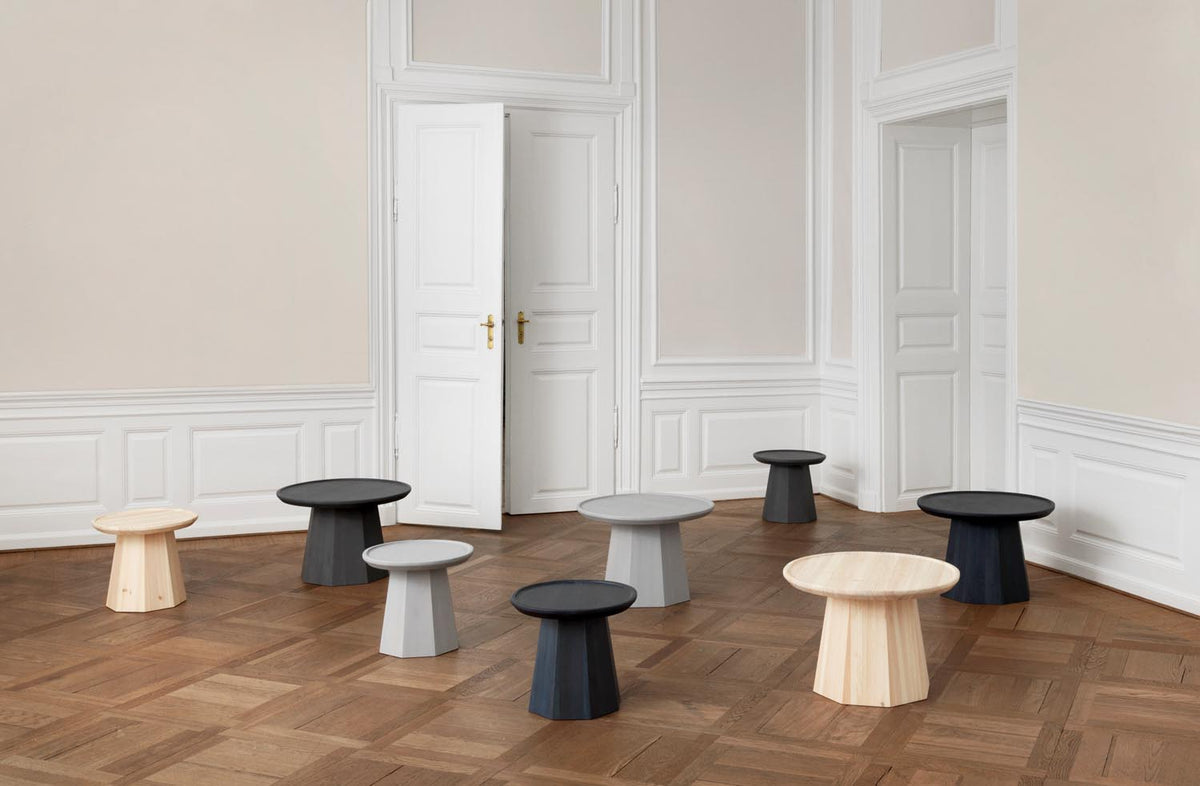 Pine Tisch Large in Dunkelgrau präsentiert im Onlineshop von KAQTU Design AG. Couchtisch ist von Normann Copenhagen