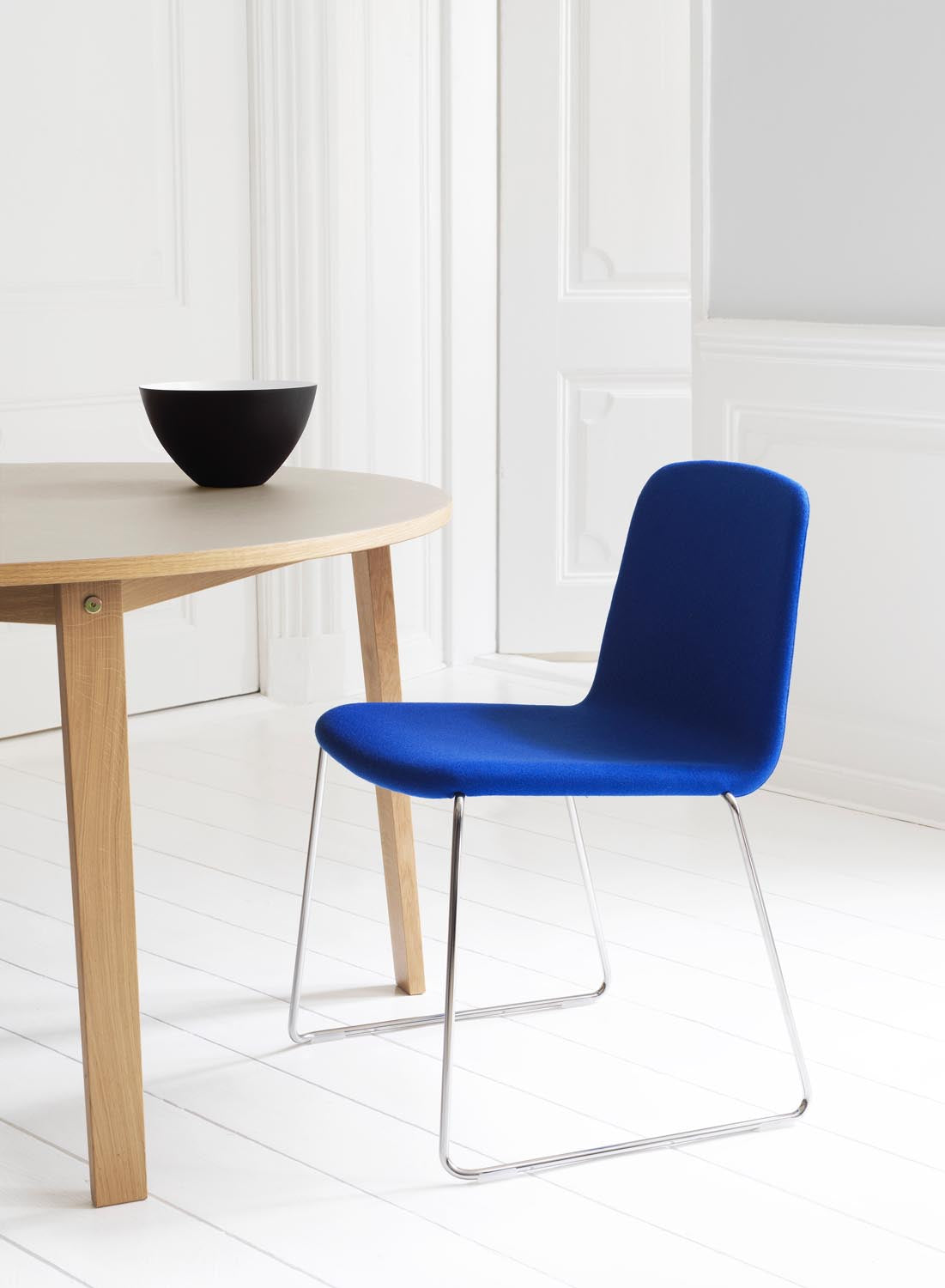 Just Stuhl in Schwarze Eiche/Chrom präsentiert im Onlineshop von KAQTU Design AG. Stuhl ist von Normann Copenhagen