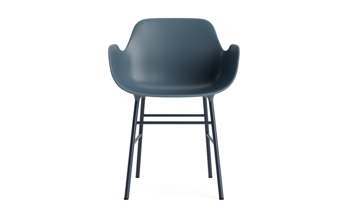 Form Armlehnstuhl in Blau präsentiert im Onlineshop von KAQTU Design AG. Stuhl mit Armlehne ist von Normann Copenhagen