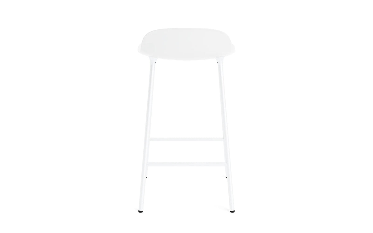 Form Barhocker in Weiss präsentiert im Onlineshop von KAQTU Design AG. Barstuhl ist von Normann Copenhagen