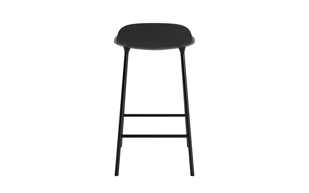 Form Barhocker in Schwarz präsentiert im Onlineshop von KAQTU Design AG. Barstuhl ist von Normann Copenhagen