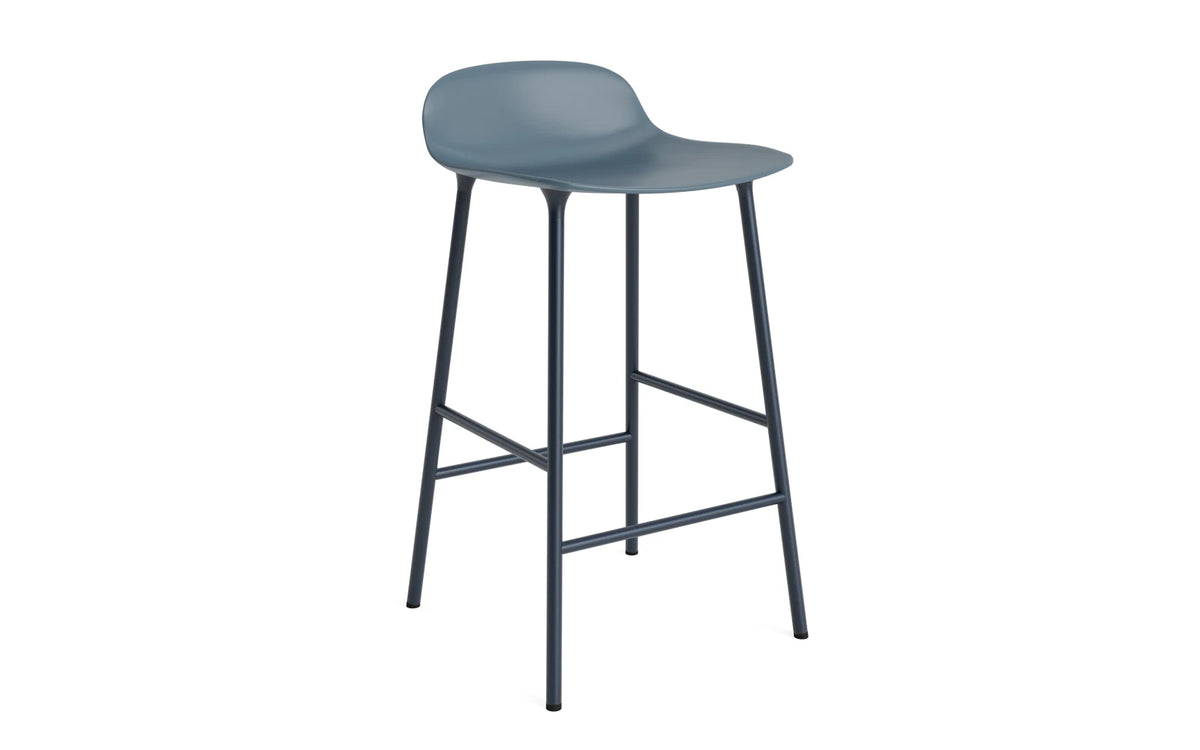 Form Barhocker in Blau präsentiert im Onlineshop von KAQTU Design AG. Barstuhl ist von Normann Copenhagen