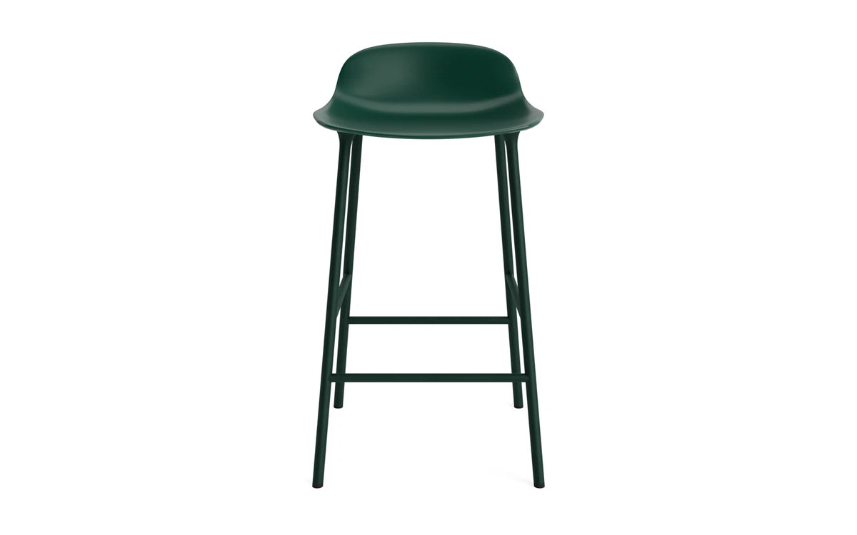 Form Barhocker in Grün präsentiert im Onlineshop von KAQTU Design AG. Barstuhl ist von Normann Copenhagen