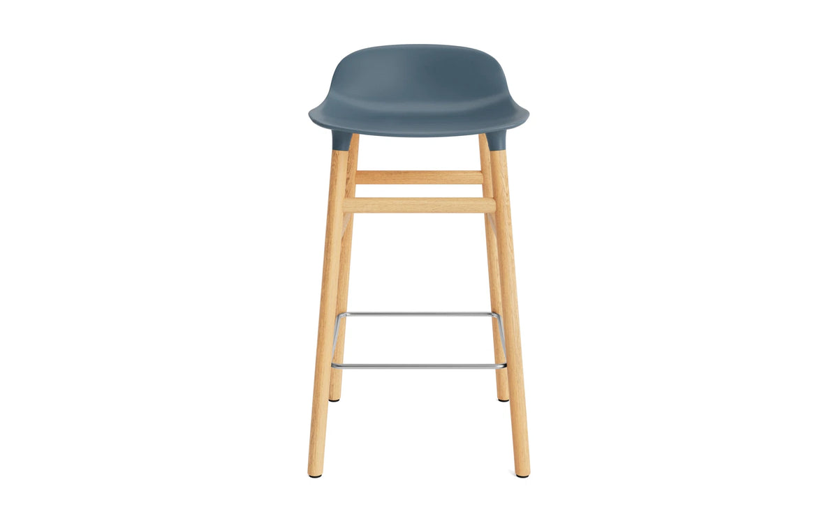 Form Barhocker in Blau präsentiert im Onlineshop von KAQTU Design AG. Barstuhl ist von Normann Copenhagen