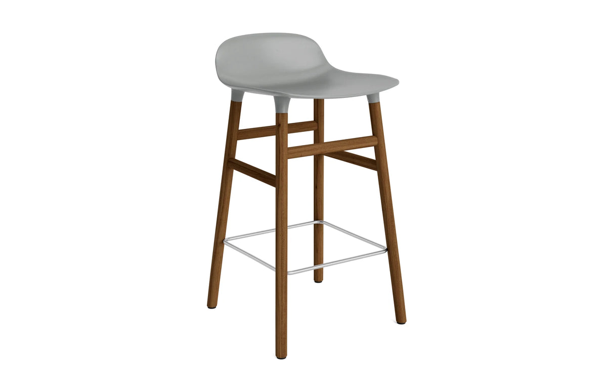 Form Barhocker in Grau präsentiert im Onlineshop von KAQTU Design AG. Barstuhl ist von Normann Copenhagen