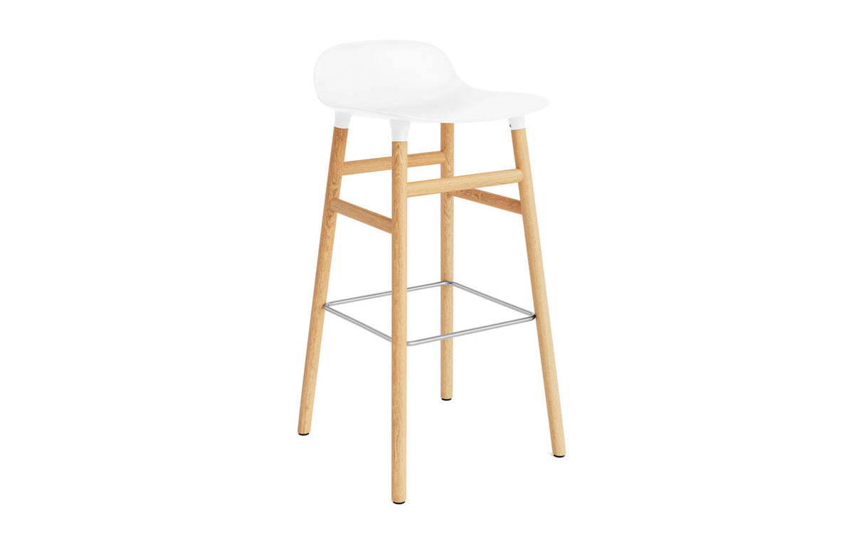 Form Barhocker in Weiss präsentiert im Onlineshop von KAQTU Design AG. Barstuhl ist von Normann Copenhagen