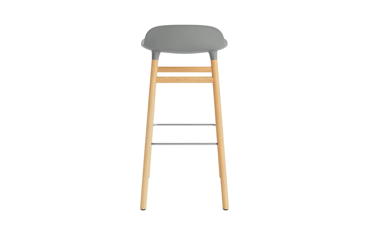 Form Barhocker in Grau präsentiert im Onlineshop von KAQTU Design AG. Barstuhl ist von Normann Copenhagen