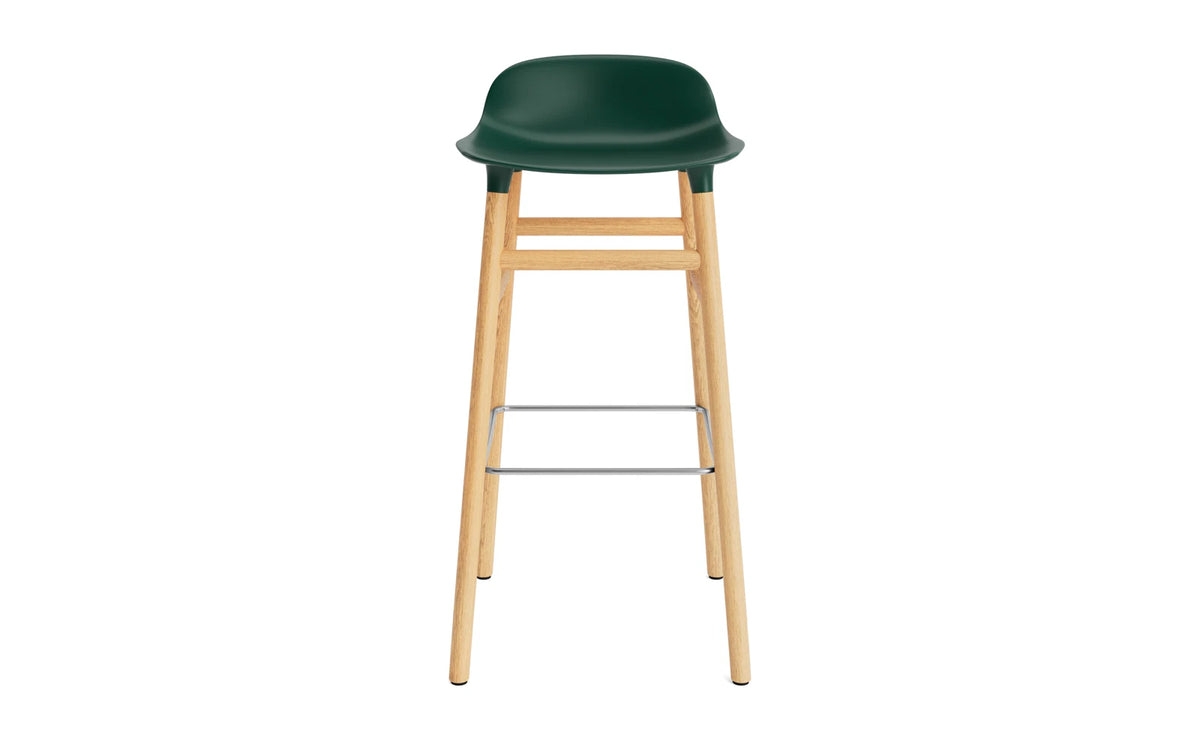 Form Barhocker in Grün präsentiert im Onlineshop von KAQTU Design AG. Barstuhl ist von Normann Copenhagen