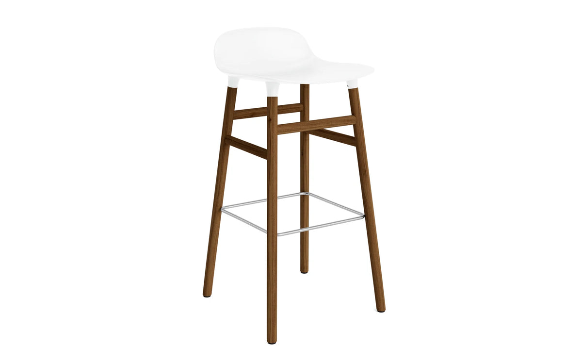 Form Barhocker in Weiss präsentiert im Onlineshop von KAQTU Design AG. Barstuhl ist von Normann Copenhagen