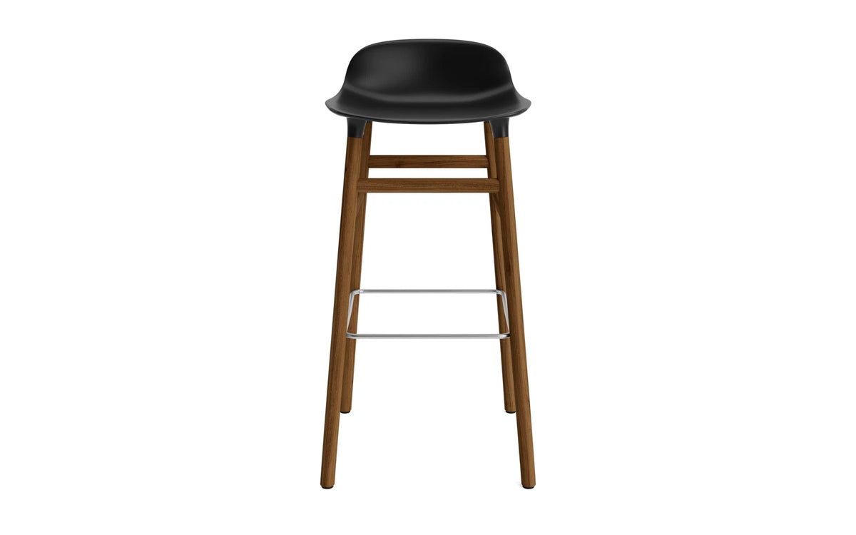 Form Barhocker in Schwarz präsentiert im Onlineshop von KAQTU Design AG. Barstuhl ist von Normann Copenhagen