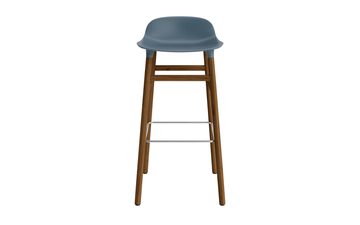 Form Barhocker in Blau präsentiert im Onlineshop von KAQTU Design AG. Barstuhl ist von Normann Copenhagen