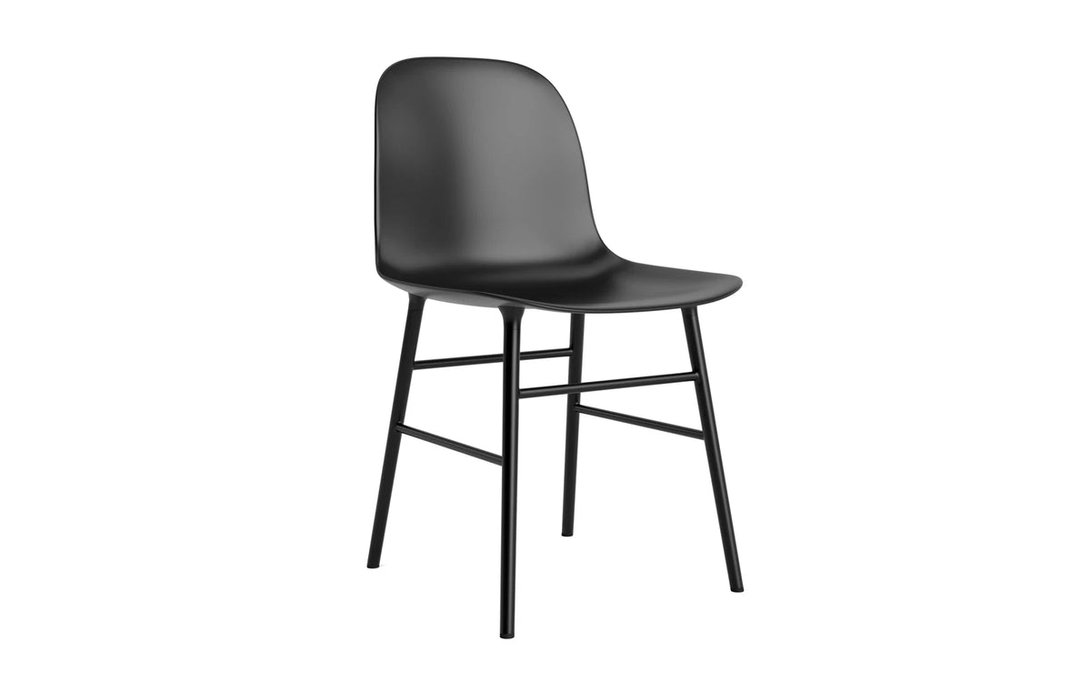 Form Stuhl in Schwarz mit Stahl präsentiert im Onlineshop von KAQTU Design AG. Stuhl ist von Normann Copenhagen