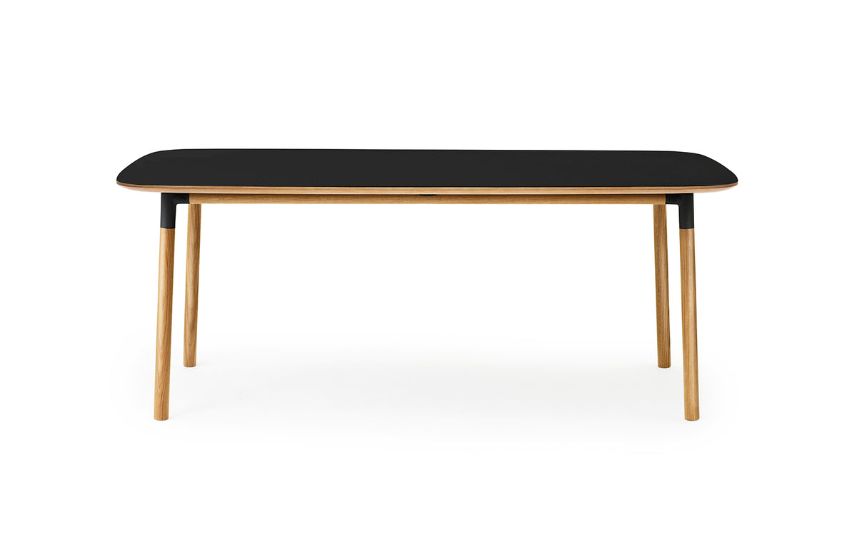 Form Tisch 95 x 200 in Schwarz präsentiert im Onlineshop von KAQTU Design AG. Esstisch ist von Normann Copenhagen