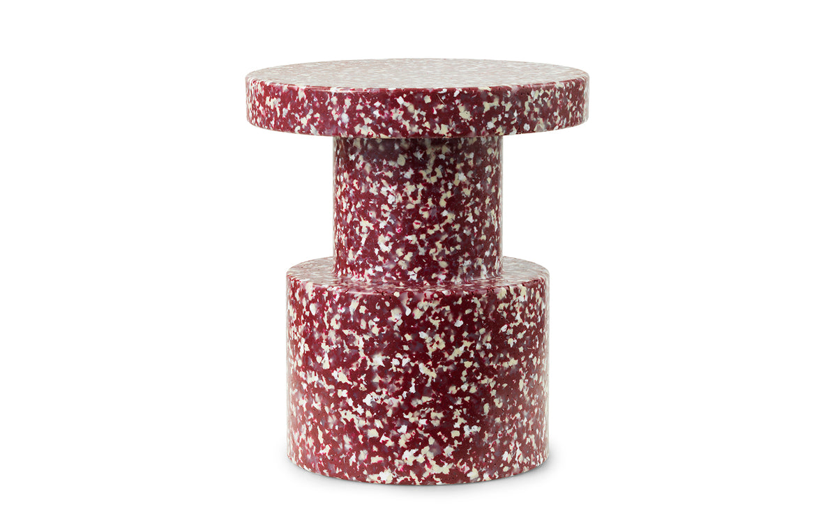 Bit Hocker in Burgund präsentiert im Onlineshop von KAQTU Design AG. Pouf ist von Normann Copenhagen