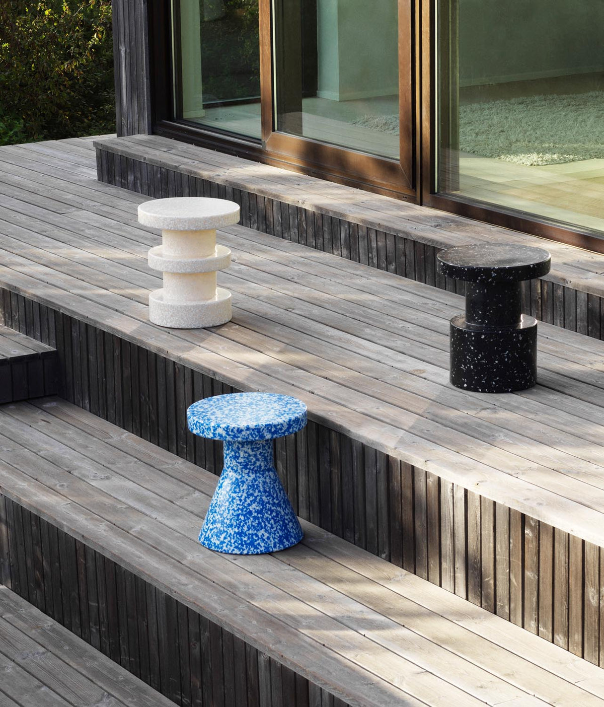 Bit Hocker in Schwarz präsentiert im Onlineshop von KAQTU Design AG. Hocker ist von Normann Copenhagen